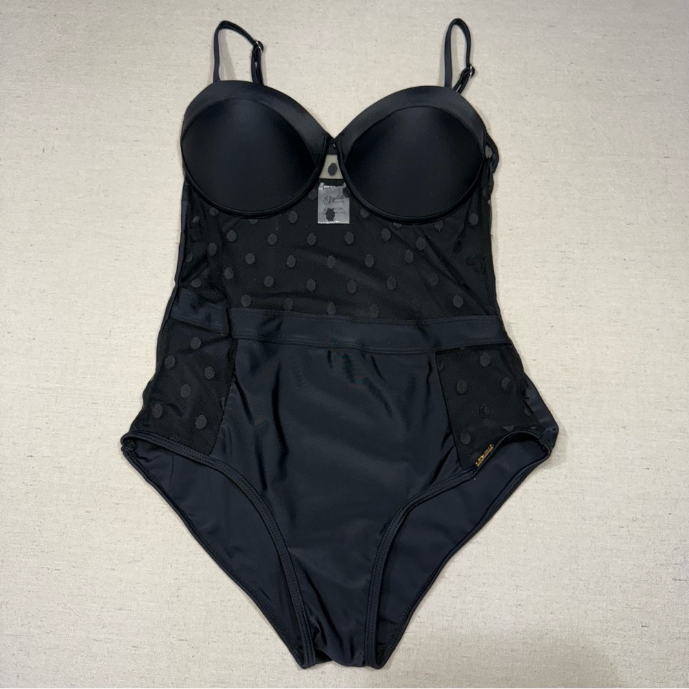 Stylish Swimwear - Elegant Black Women's Swimsuit - Size Medium